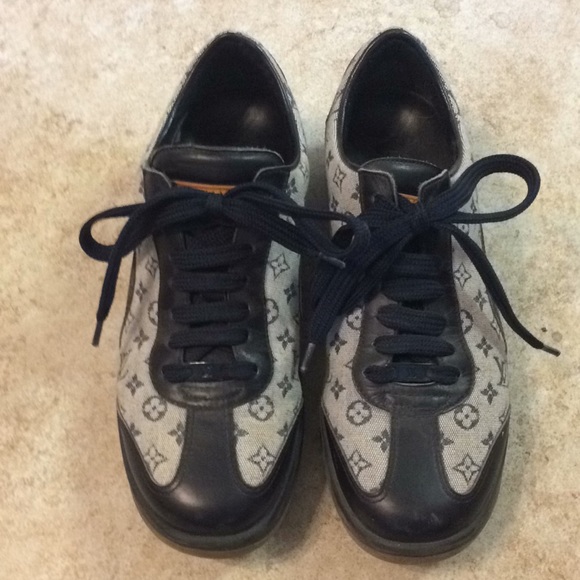 Louis Vuitton Sneakers. - Picture 1 of 5